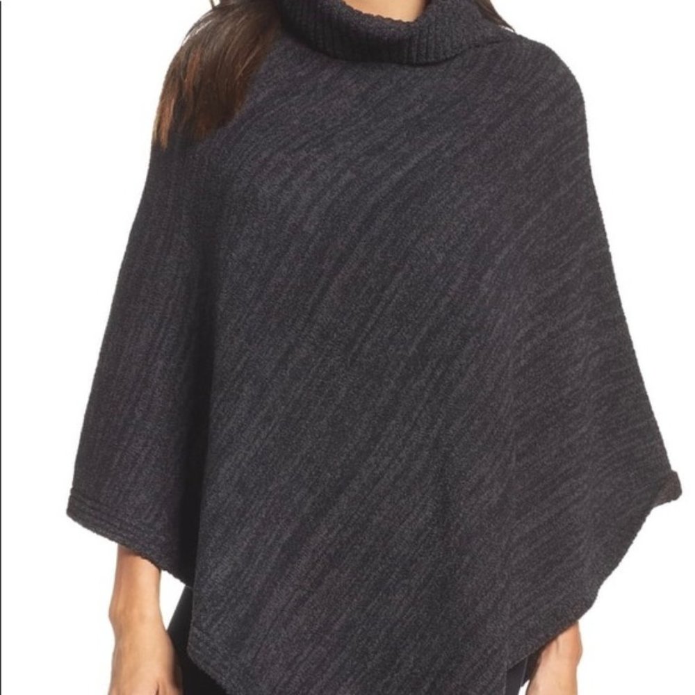 BAREFOOT DREAMS  Women Cozychic Point Dume Poncho Black/Carbon OS